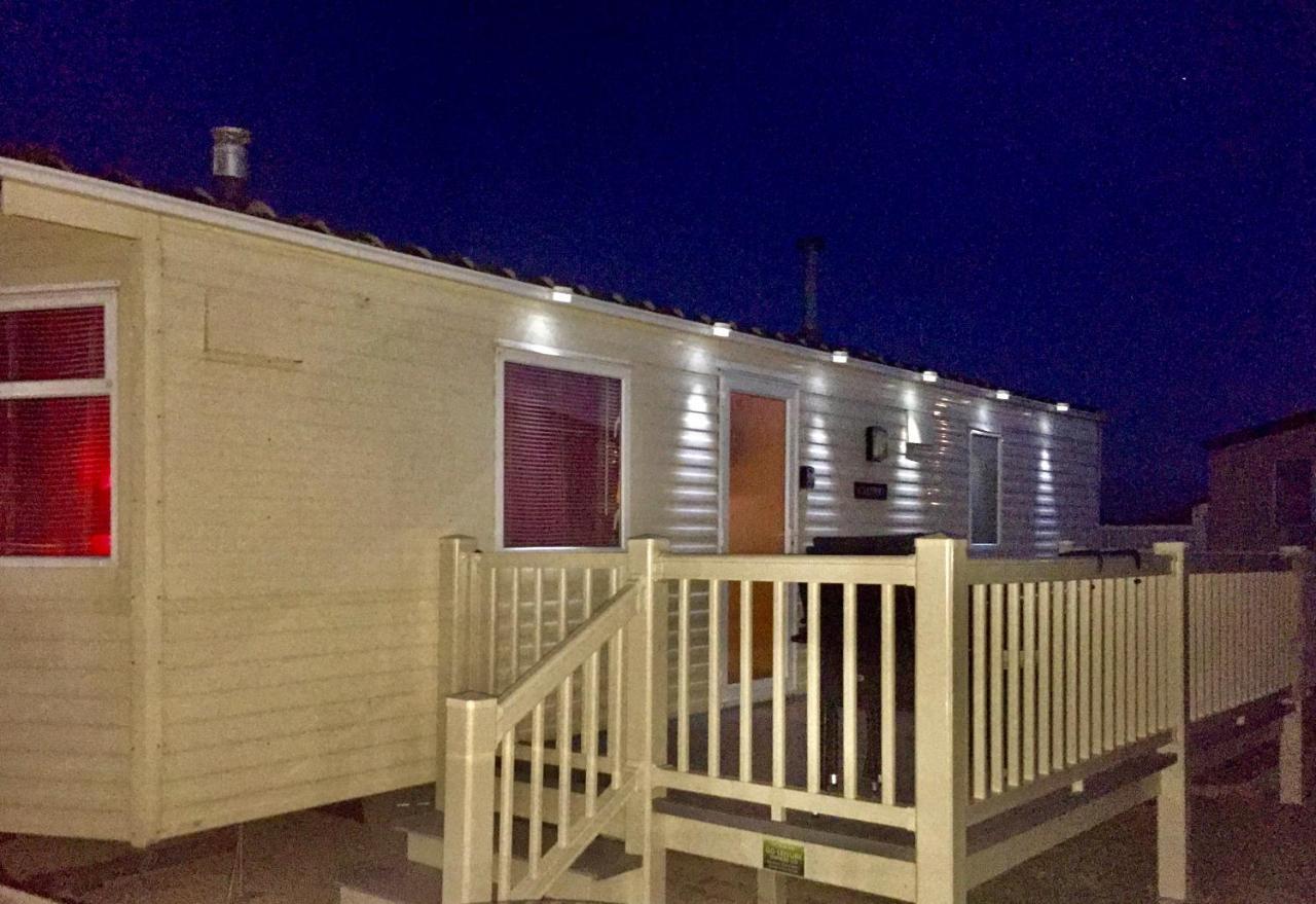Calypso Hot Tub Breaks Tattershall Lakes Pet Friendly Exterior photo
