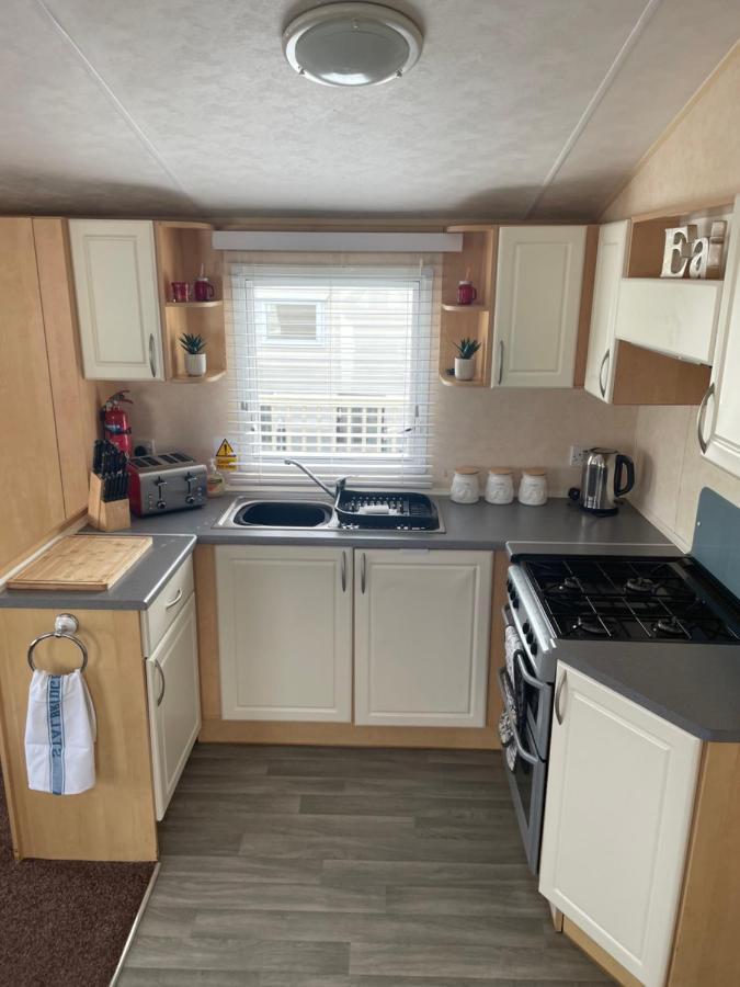 Calypso Hot Tub Breaks Tattershall Lakes Pet Friendly Exterior photo