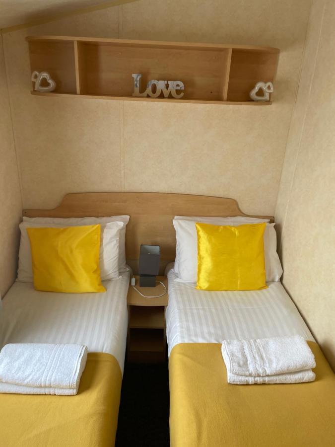 Calypso Hot Tub Breaks Tattershall Lakes Pet Friendly Exterior photo